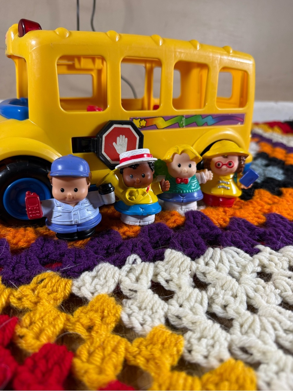 Fisher-Price Little People Yellow School Bus and Little People Figures Playset - Picture 7 of 7